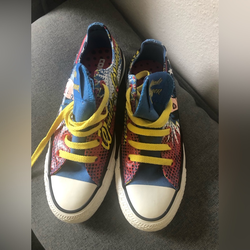 DC converse wonder women size 6 sneakers tennis shoes